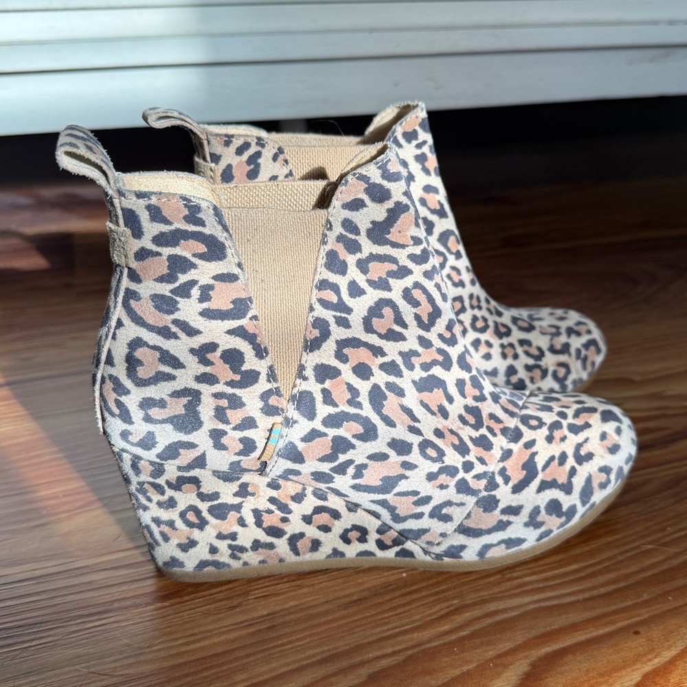 TOMS Leopard Wedges